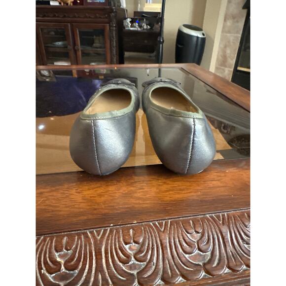 Women’s Neiman Marcus Pewter Leather Ballerina Flats. Size 8.5 - Picture 4 of 5